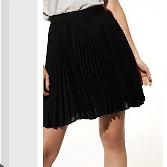 Aritzia Dresses & Skirts - Aritzia Babaton Denley Skirt in Black size small